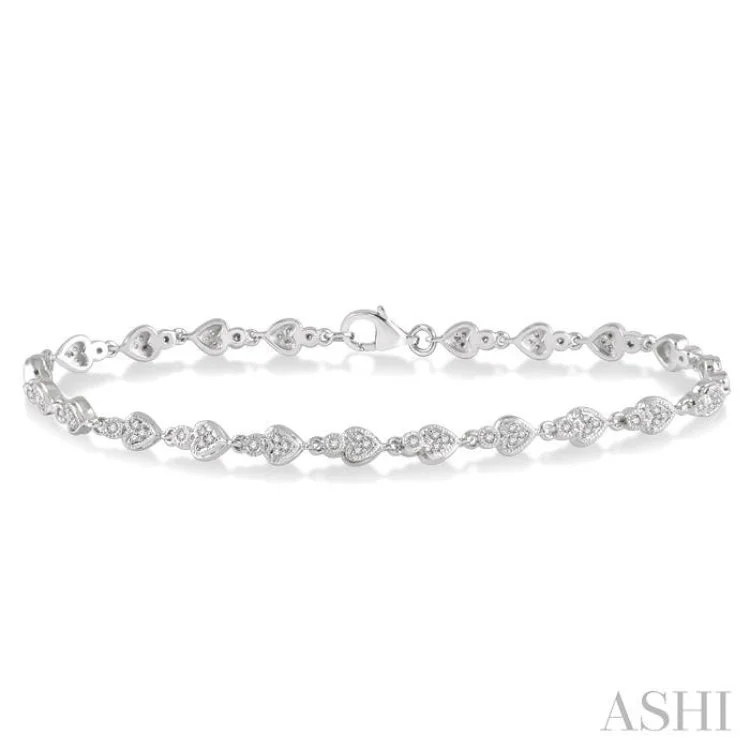 1/3 Ctw Heart Charm Round Cut Diamond Link Bracelet in 10K White Gold